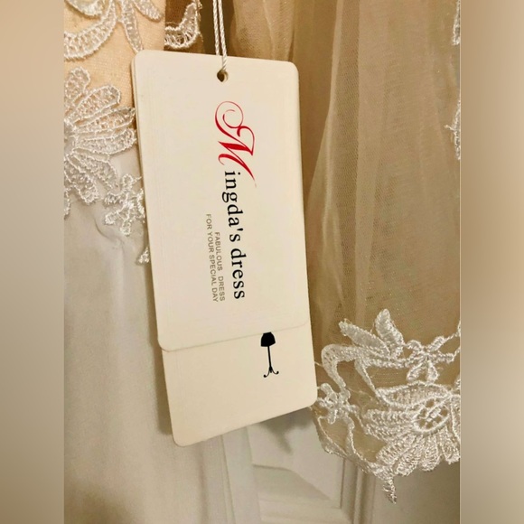 Elegant Lace Wedding Dress – Size 10 – New with Tag - Picture 6 of 6